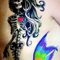 Wunderbare Meerjungfrau Schädel Tattoo am Rücken