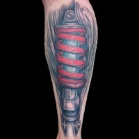 Cooles natürlich aussehendes farbiges mechanisches Bein Tattoo