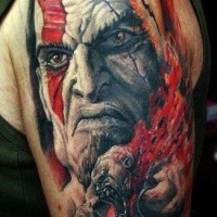 Tatuaje de bárbaro enojado tremendo en el brazo