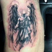 Tatuaje negro blanco  de ángel majestuoso