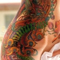 Tatuaggio incantevole sul fianco l'uccello fenice in stile asiatico