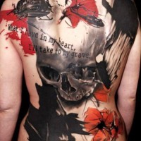 Cooles Schädel Tattoo in modernem Stil am Rücken