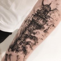 Kreatives Linework-Stil schwarze Tinte Unterarm Tattoo Leuchtturm mit großer Welle