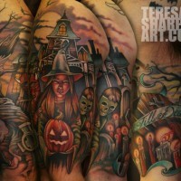 Gruseliges Halloween großes Schulter Tattoo mit Hexe und altem Haus