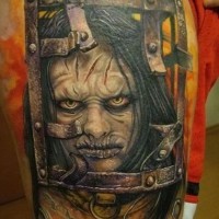 raccapricciante film orrore femmina mostro tatuaggio su coscia