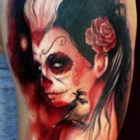 Tatuaje en el brazo, santa muerte de perfil