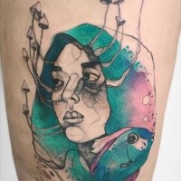 Tatuaje de color surrealismo espeluznante de mujer con pescado y champiñones por Joanna Swirska