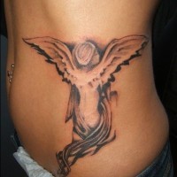 Weinender Engel Tattoo am Bauch