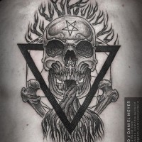 stilizzato culto raccapriciante disegno tatuaggio su schiena