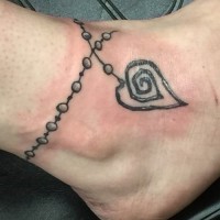 carinoforma di  cuore braccialetto su caviglia tatuaggio