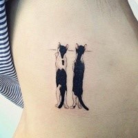 Nette Kunstart farbige Tätowierung von zwei stehenden Katzen