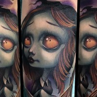 Tatuaje de chica espeluznante de dibujos animados