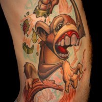 Nettes cartoonisches farbiges Seite Tattoo mit bösem Affen und zerbrochener Flasche