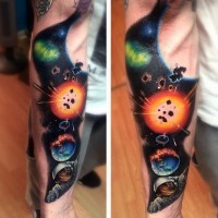 grande bellissimo colorato a tema spazio tatuaggio su braccio