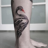 Tatuaje en la pierna, cisne sencillo adorable