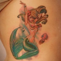 fresca sirena tatuaggio sulle costolette