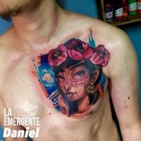 Nettes im neue Schule Stil farbiges Brust Tattoo mit Porträt der Frau und Blumen