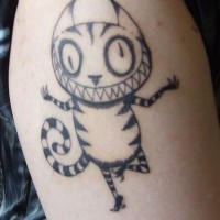 Tatuaggio semplice sul braccio il gatto che balla