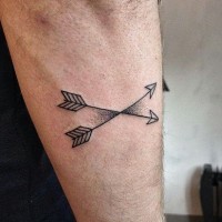 doppia frecce incrociate nere tatuaggio con ombra