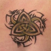drago simbolo celtico trinitario tatuaggio