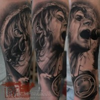 Tatuaje  de Kurt Cobain cantante espectacular