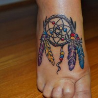 Tatuaje en el pie, atrapasueños alucinante multicolor