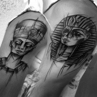 Egito temático pintado por Inez Janiak braço tatuagem de vários retratos do faraó