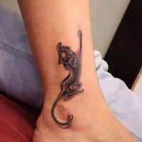 Tatuaggio piccolo sulla gamba il gattino che vuole salire