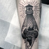 Gravur Stil schwarzes Bein Tattoo vvon mystischem Leuchtturm und kleinem Wasserfall