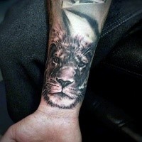 Löwe frau tattoo unterarm Löwen Tattoo