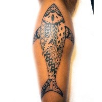 Enormous cool looking Polynesian style leg tattoo of swimming shark