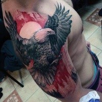 Enormes sehr detailliertes Schulter Tattoo mit großem Adler