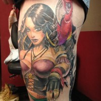 fantastico disegno e dipinto colorato donna seducente  con pappagallo tatuaggio su coscia
