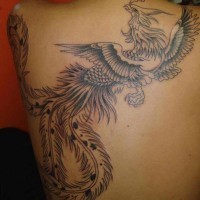 Fantastisches Phönix Tattoo-Design für Frauen