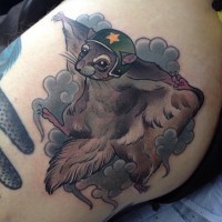 Tatuaje  de ardilla voladora en casco