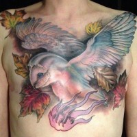 Tatuaggio bellissimo sul petto la civetta bianca che vola & le foglie by Esther Garcia