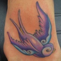 Tatuaje en el pie, pájaro púrpura