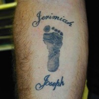 Footprint baby foot tattoo with lettering