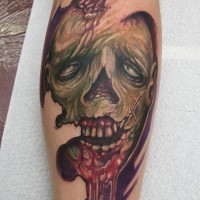 Tatuaggio spaventoso  sulla gamba il mostro zombo