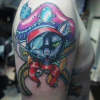 Tatuaje en el hombro,
gato pirata divertido multicolor