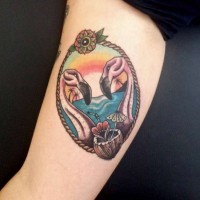 Tatuaje en el brazo, dibujo de flamencos enamorados alucinantes  con cóctel