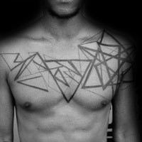 Geometrischer Stil schwarzes und weißes Brust Tattoo mit verschiedenen Figuren
