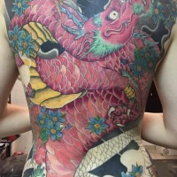 Tatuaje en la espalda completa, dragón rojo bonito asiático entre flores