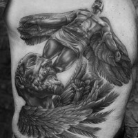 Tatuaje en el costado,  Ícaro y Dédalo extraordinarios con alas de plumas