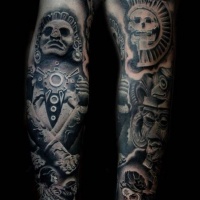 Tatuaje en el brazo,
cultura azteca, dibujo impresionante