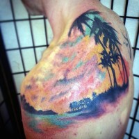 Tatuaje en el hombro, paisaje fascinante con mar y palmeras