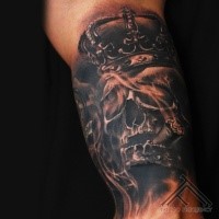 Gray washed style colored smoking king skull tattoo on biceps