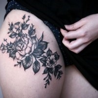 Great blak-and-white flower tattoo on thigh