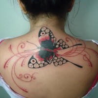 Tattoo von großem Schmetterling