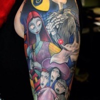Tatuaje en el brazo, dibujo animado con héroes famosos